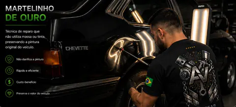 Martelinho de ouro na AutoCar Vassoler — técnico removendo amassado em Chevette preto sem repintar, oficina em Marialva, PR.